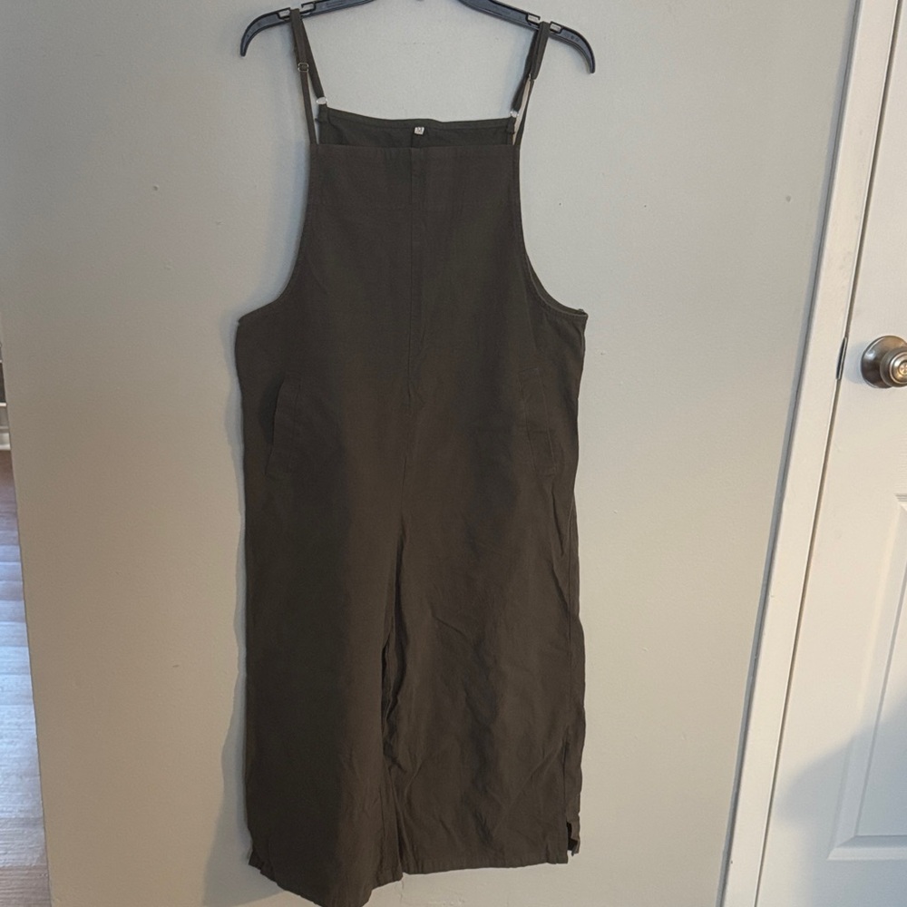 Women’s gray wide leg jumpsuit unbranded size medium with pockets